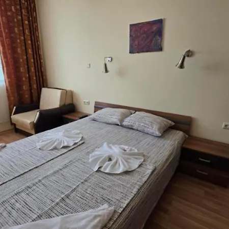Europroperties Yalta * Golden Sands