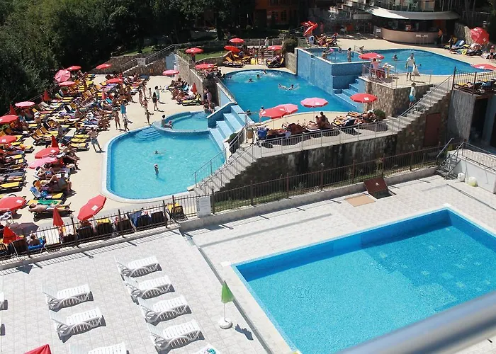 Europroperties Yalta * Golden Sands